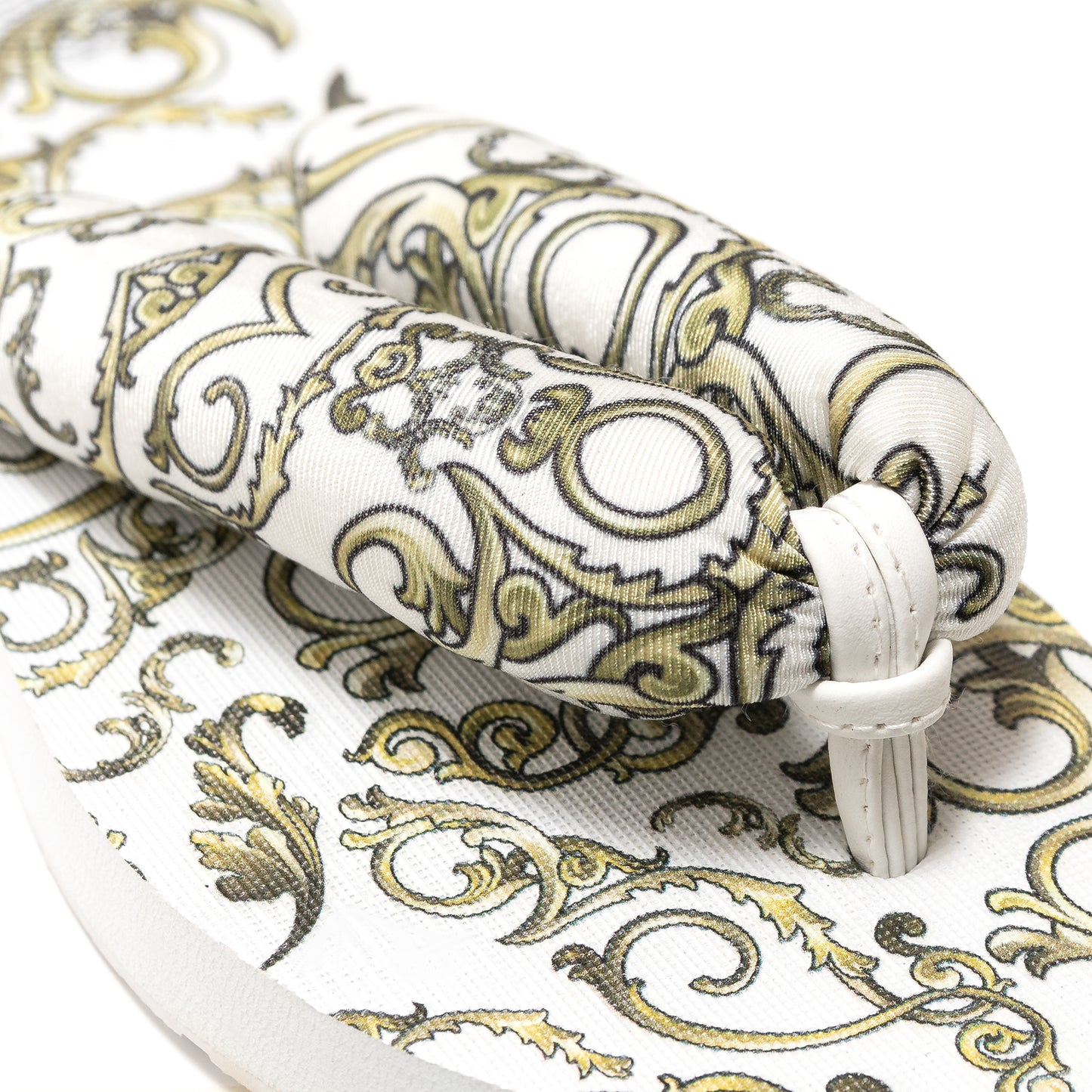 WHITE QUEEN SLIPPERS